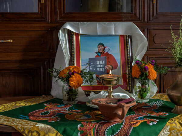 A Champion Sherpa Died Guiding Foreigners. Is It Too Dangerous?