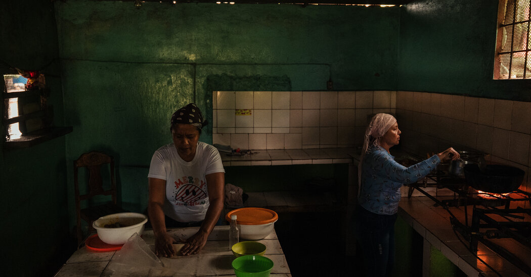 A Restaurant Challenges Venezuela’s President by Selling Empanadas