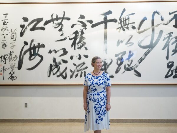 As China’s Pressure on Taiwan Rises, Departing U.S. Envoy Urges Steady Hand