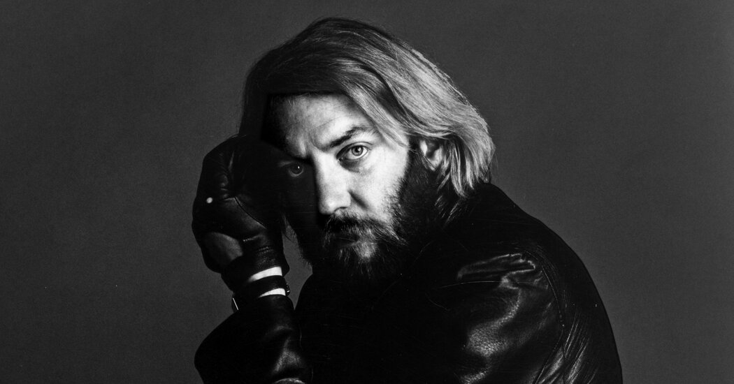 Donald Sutherland, Star of ‘M*A*S*H’ and Much More, Dies at 88 Donald Sutherland, Star of ‘M*A*S*H’ and Much More, Dies at 88