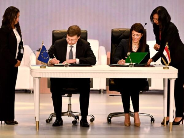 EU signs €1bn financing deal for Egypt at investment forum in Cairo