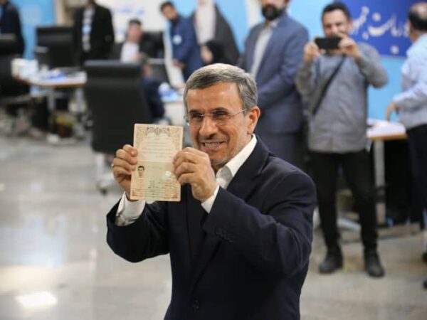 Former president Ahmadinejad seeks Iranian presidency again
