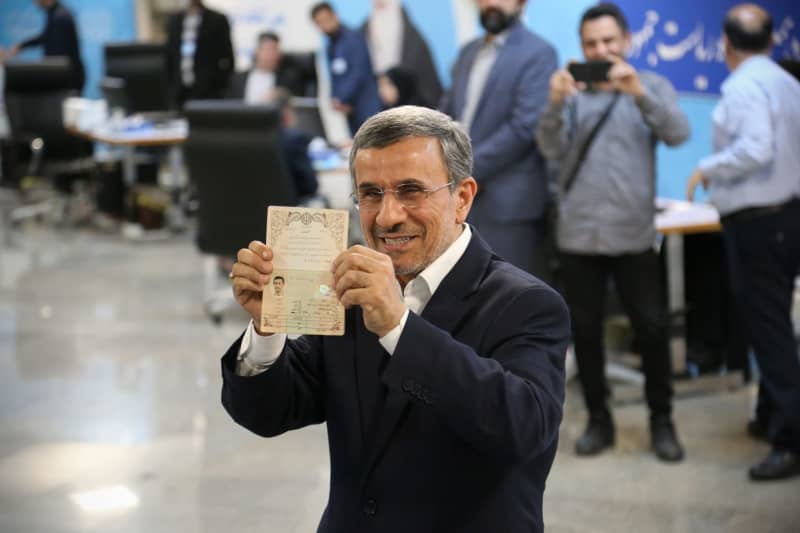 Former president Ahmadinejad seeks Iranian presidency again