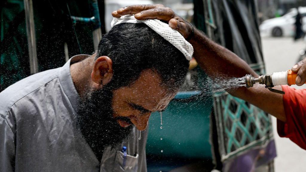 More than 500 die in six days as Pakistan swelters