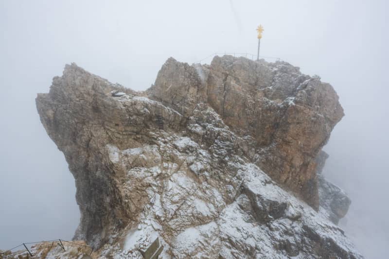 Mountain services rescue dozens stranded on Germany’s highest peak Mountain services rescue dozens stranded on Germany’s highest peak