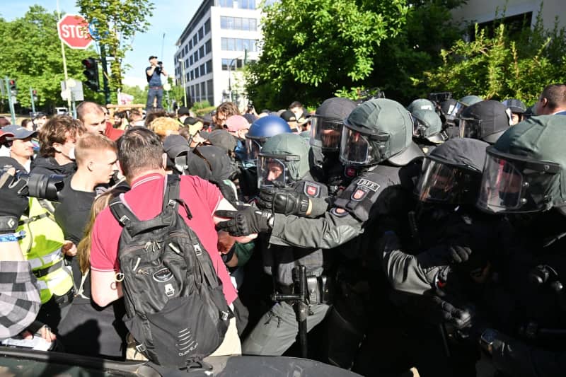 Two German police officers seriously injured in anti-AfD protests
