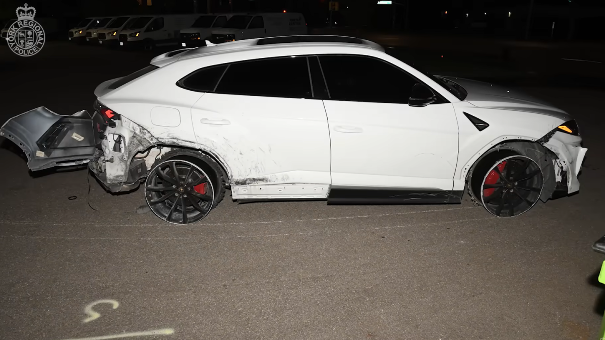 Lamborghini Urus Loses Tires, Keeps Driving on Rims in 120-MPH Police Chase Lamborghini Urus Loses Tires, Keeps Driving on Rims in 120-MPH Police Chase