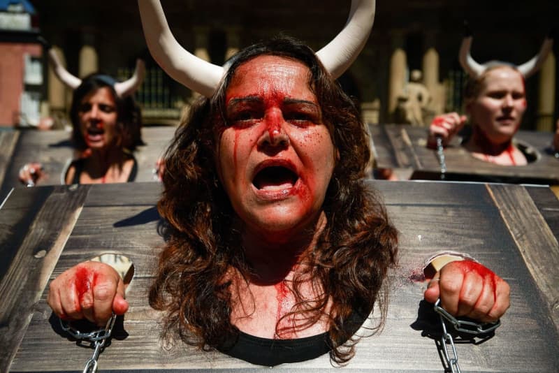 Spain’s controversial Pamplona bull run festival gets under way