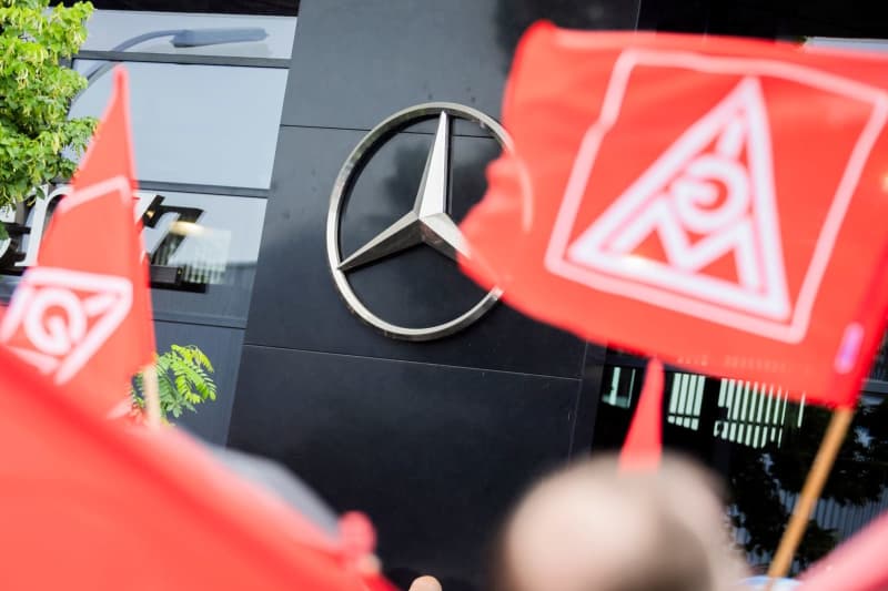 Thousands protest in Germany against sale of Mercedes dealerships