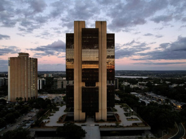 Brazil cenbank will do “whatever is necessary” to control inflation, director says