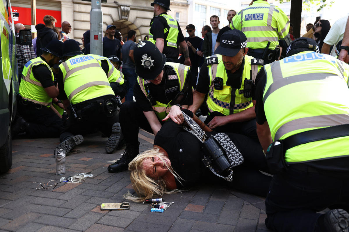 Far-right riots erupt in U.K. in the wake of child murders Far-right riots erupt in U.K. in the wake of child murders