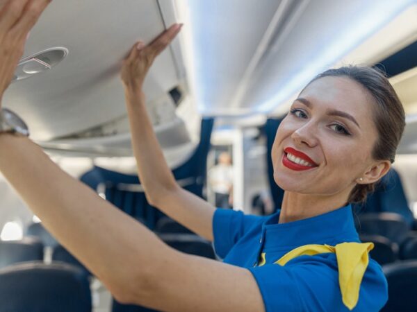 Flight Attendant Hasn’t Paid Rent For 10 Years, Tax-Free Salary Helps Her Live ‘Dream Life’