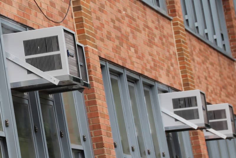 Thief dismantles A/C units in China to sell them during heatwave