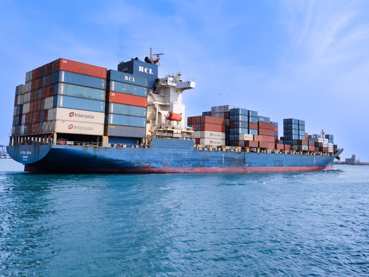 Union pact averts India port strike Union pact averts India port strike