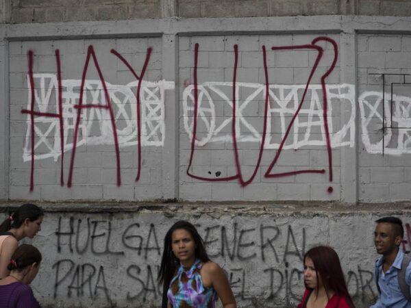 Venezuela Slowly Powers Up After Claiming ‘Sabotage’ of Grid Venezuela Slowly Powers Up After Claiming ‘Sabotage’ of Grid