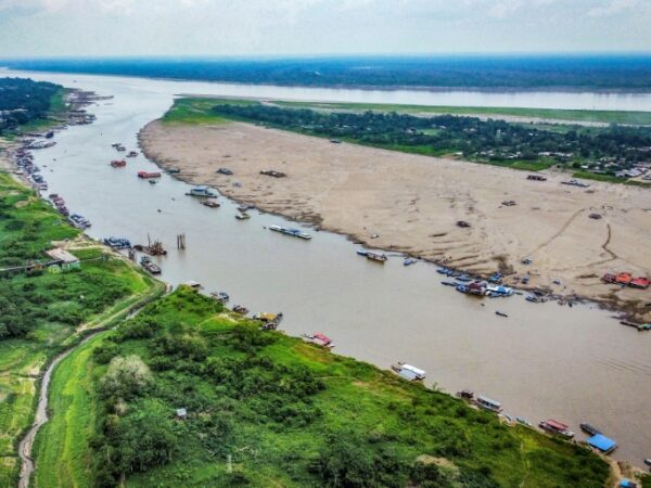 Amazon drought leaves Colombian border town high and dry
