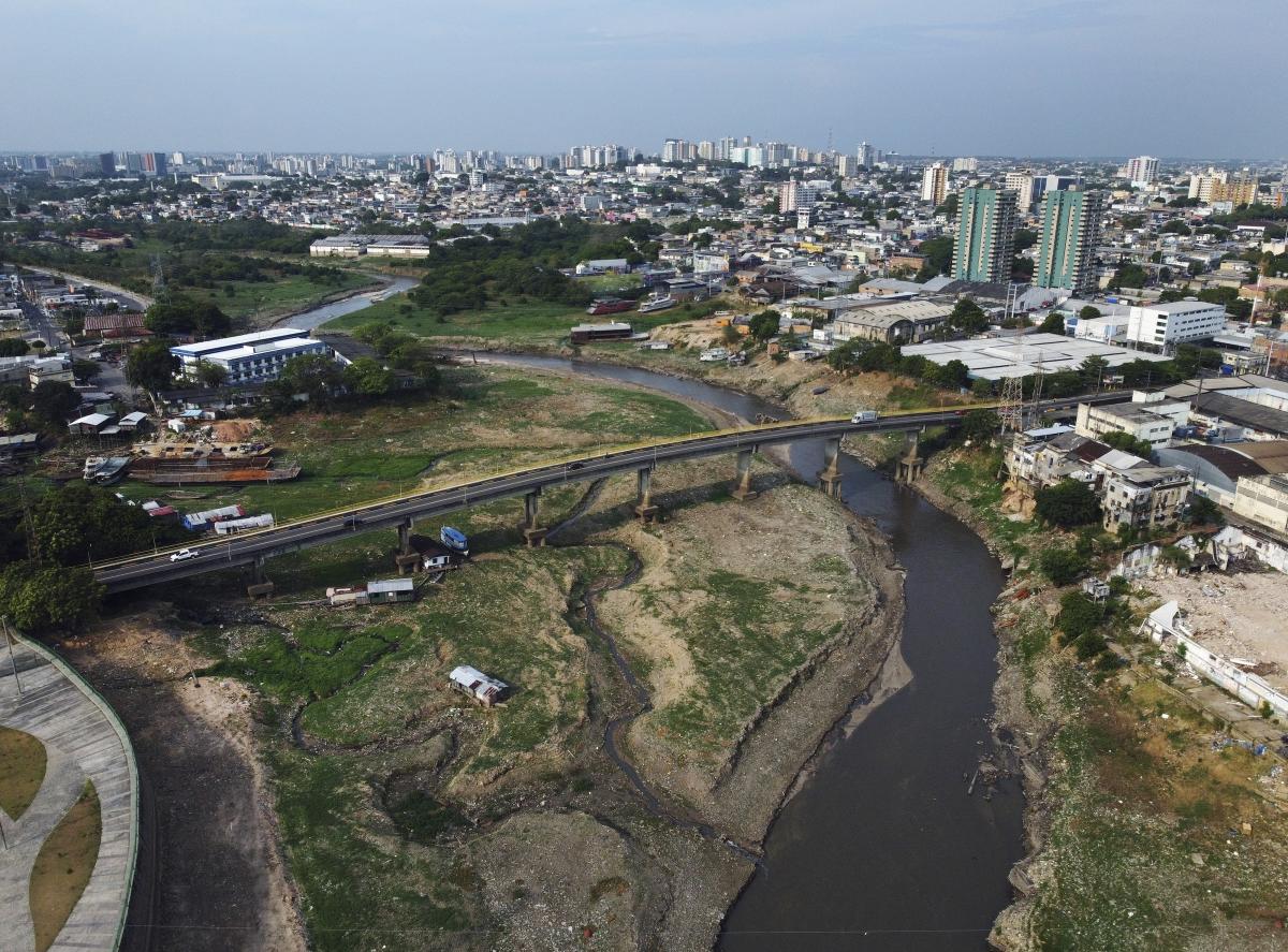 Dramatic images show drought’s toll on Amazon and its rivers Dramatic images show drought’s toll on Amazon and its rivers