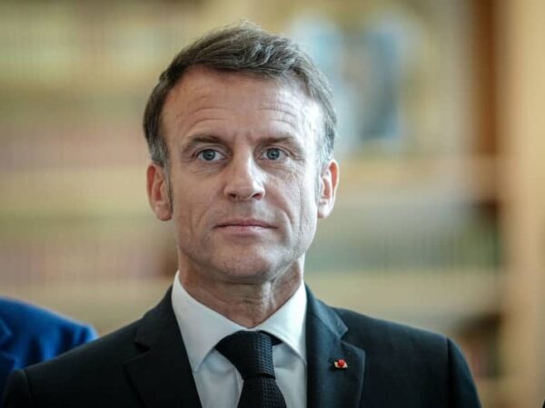 Macron seeks advice from predecessors in government crisis Macron seeks advice from predecessors in government crisis
