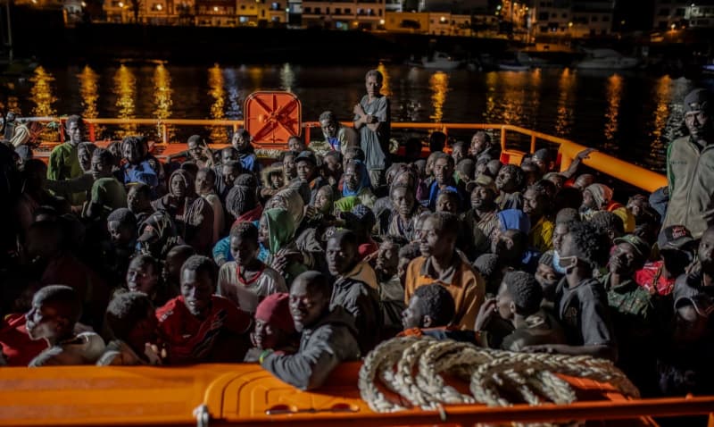 Nearly 500 migrants rescued off the Canary Islands