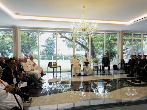 Pope Francis calls for interreligious dialogue during Indonesia visit