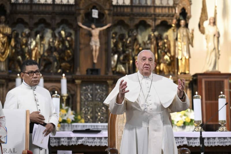 Pope Francis calls for solidarity against religious extremism Pope Francis calls for solidarity against religious extremism