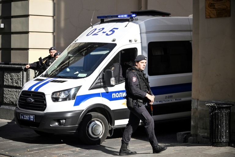 Two dead in botched armed raid on Russian retailer’s office Two dead in botched armed raid on Russian retailer’s office