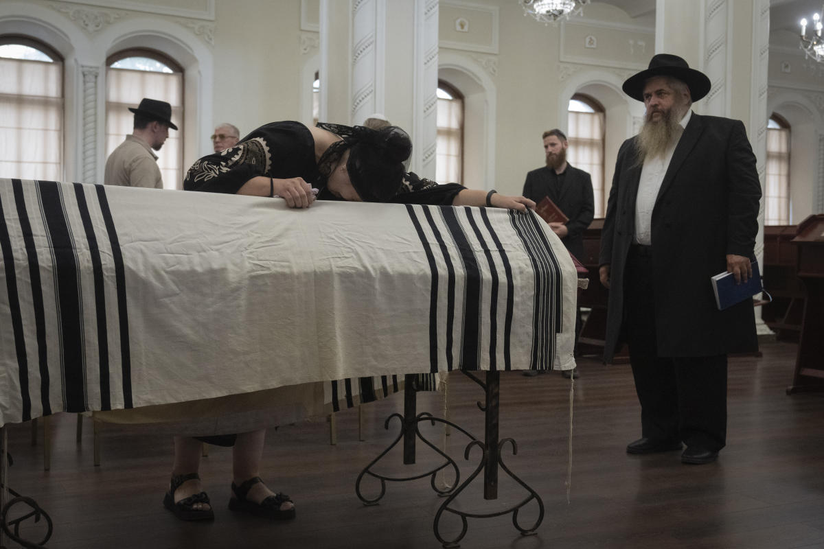 Ukraine’s chief rabbi mourns his adopted son who was killed in battle Ukraine’s chief rabbi mourns his adopted son who was killed in battle