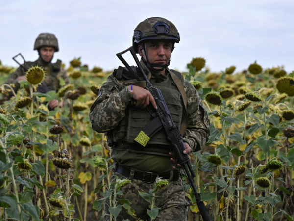 Ukrainians warn of being surrounded as Russia advances in east