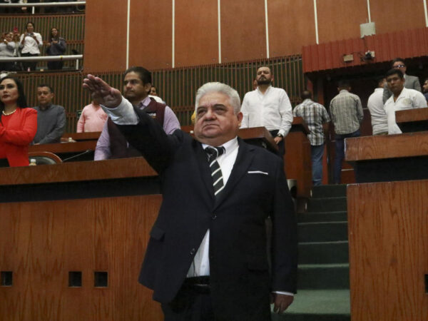 A new mayor takes office in southern Mexico after his predecessor was beheaded