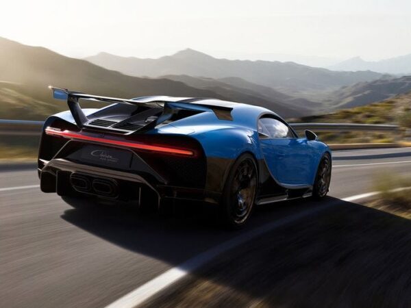 Bugatti Chiron Crashes into Second Bugatti Chiron in Morocco