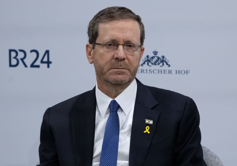 Israeli President Herzog apologizes to relatives of October 7 victims