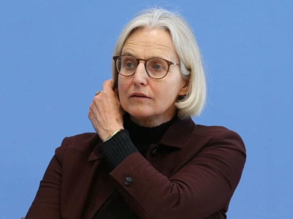 Moldova pro-EU camp wins close vote amid manipulation accusations