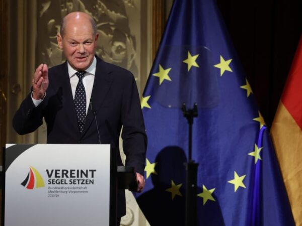 Scholz says more eastern Germans should hold top jobs in companies