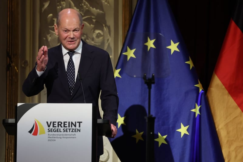 Scholz says more eastern Germans should hold top jobs in companies Scholz says more eastern Germans should hold top jobs in companies