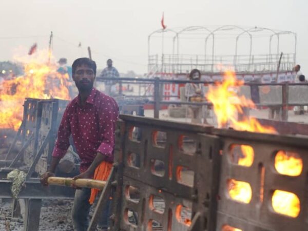 Holy city on the Ganges where Hindus seek salvation