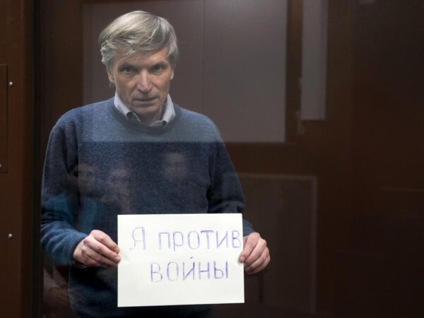 Imprisoned Kremlin critic stands a second trial for opposing Ukraine war