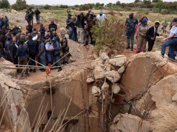 Police blockade on South African miners lifted