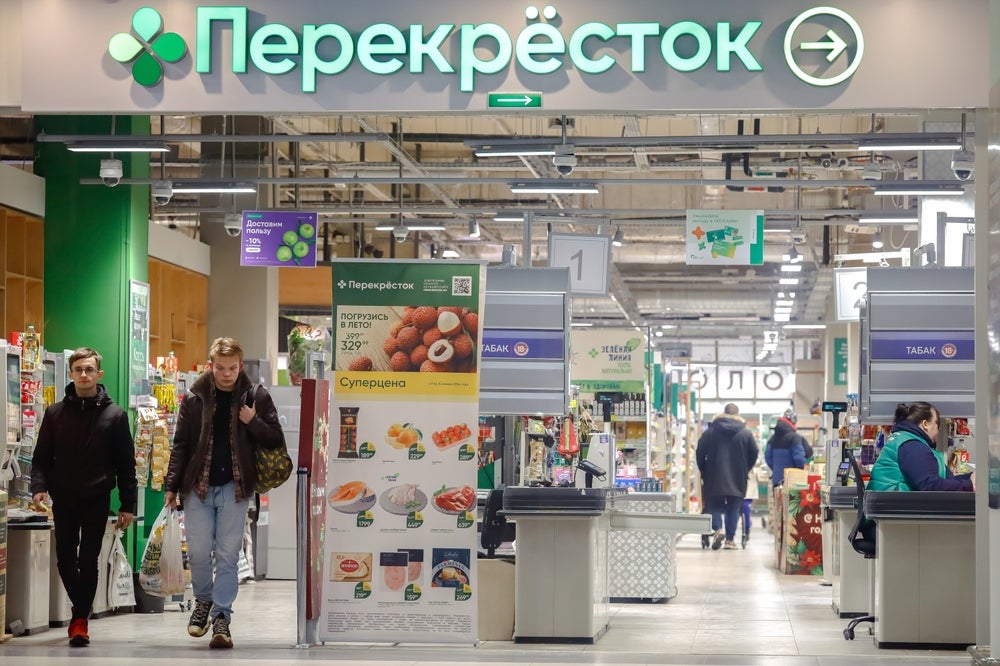Russian hypermarkets struggle as online sales soar Russian hypermarkets struggle as online sales soar