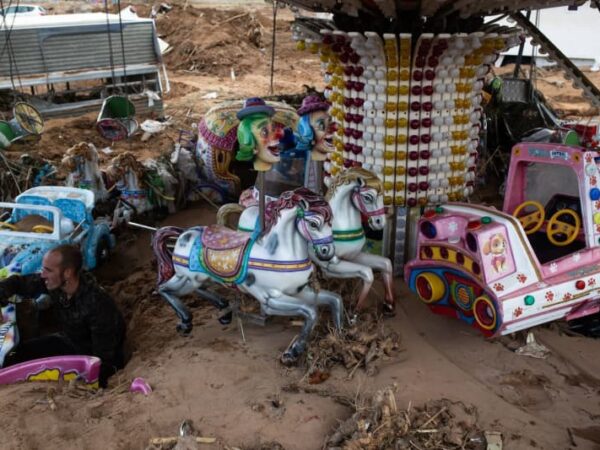 Search for missing continues after flood disaster in Spain