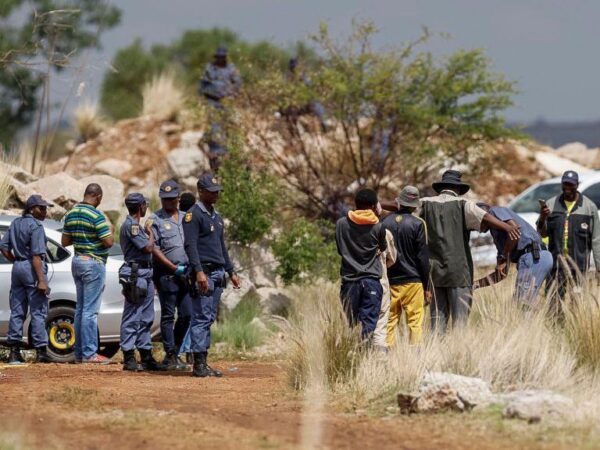 South Africa cuts supplies to thousands of illegal miners