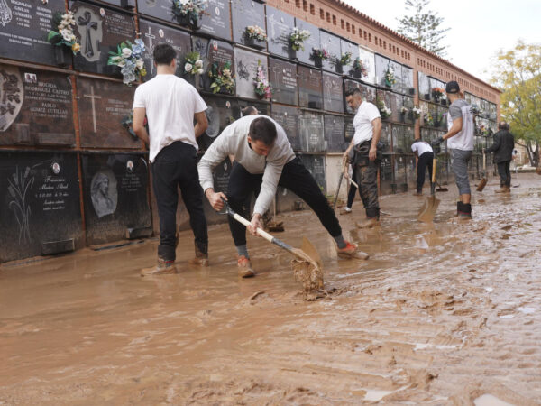 Spanish residents appeal for help, 3 days after historic floods left at least 158 dead