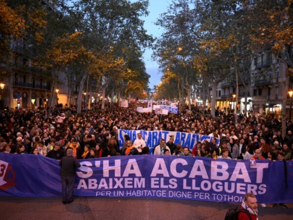 Thousands demand lower rents at Barcelona demo