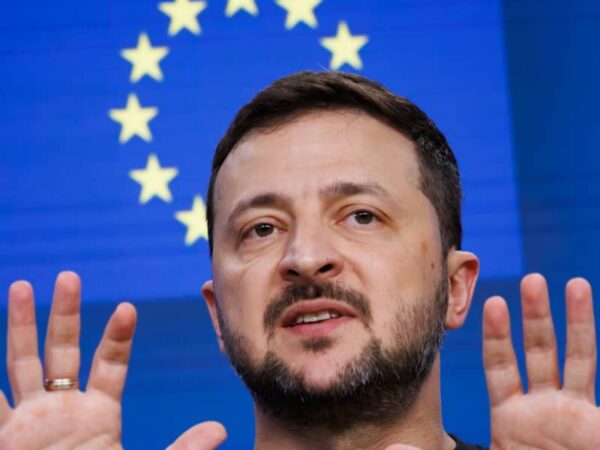 Zelensky says Ukraine struck by 900 bombs in the space of one week