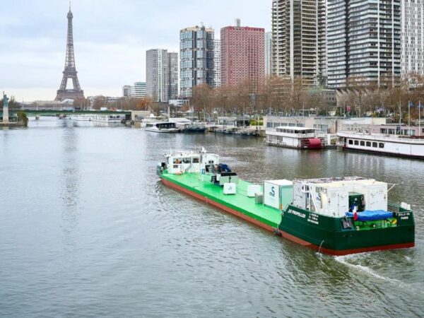 Hydrogen-powered river vessel debuts in Paris