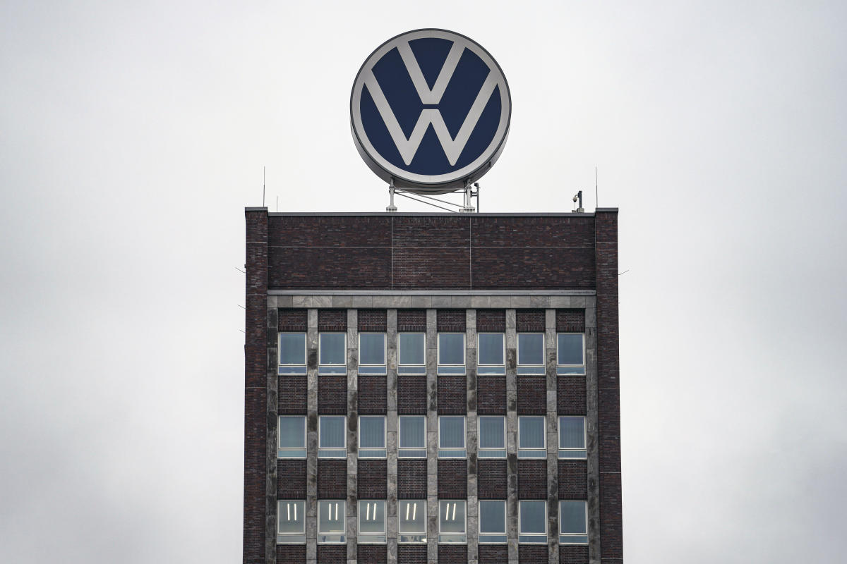 Volkswagen, employee representatives reach wage deal after tough negotiations Volkswagen, employee representatives reach wage deal after tough negotiations