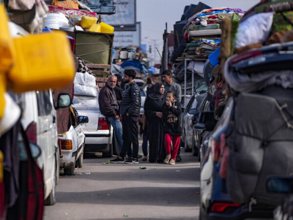As Thousands Try to Return Home, Fragile Mideast Cease-Fires Are Tested