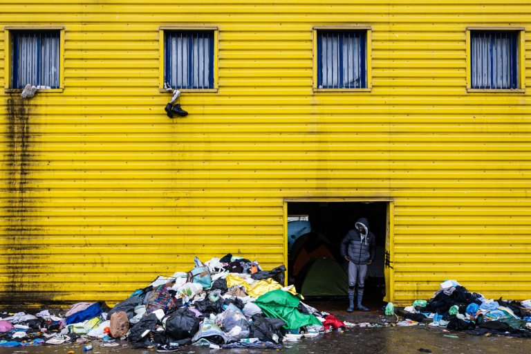 Dreams of Britain warm migrants against harsh French winter