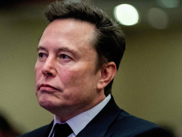 Elon Musk Trolls Britain and Defends Tommy Robinson in Flurry of Social Media Posts