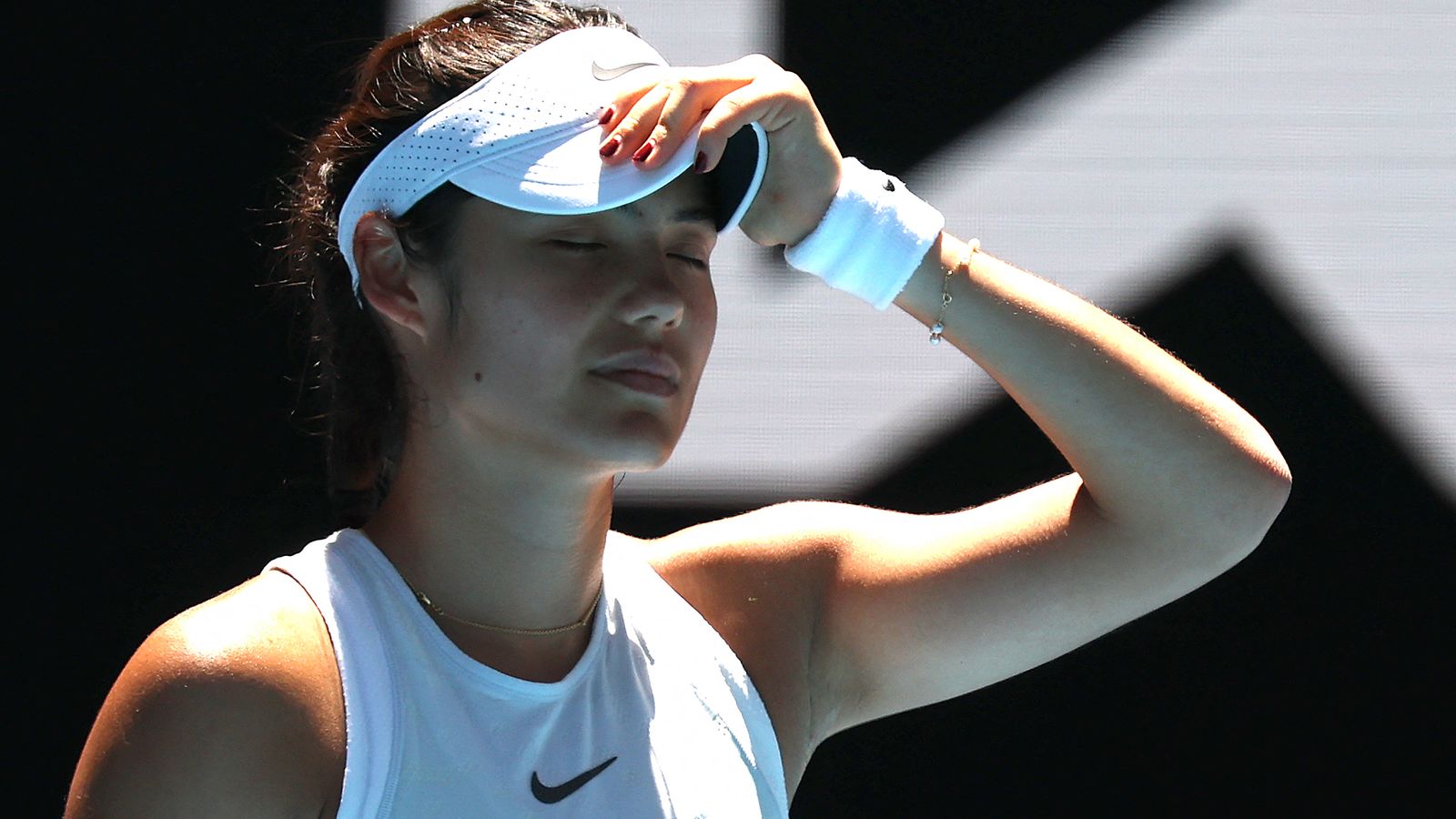 Emma Raducanu: British No 2 suffers 6-1 6-0 rout to Iga Swiatek at Australian Open | Tennis News Emma Raducanu: British No 2 suffers 6-1 6-0 rout to Iga Swiatek at Australian Open | Tennis News