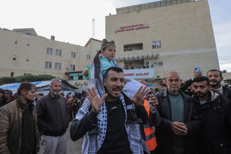 Gaza Strip ceasefire enters into force after delay